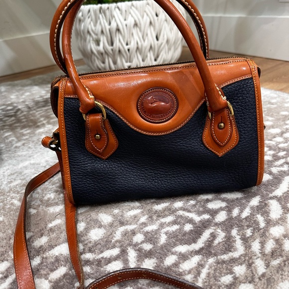 ✨Vintage Navy Leather Dooney and Bourke Hand Bag - great condition - Picture 3 of 8